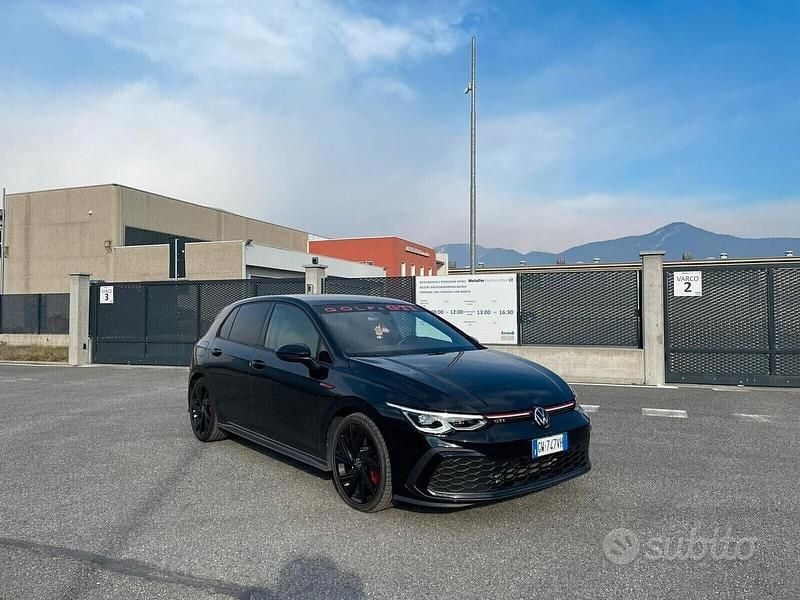 Nero Usata 2023 VW Golf GTI Tre volumi | 32.000 € (Buon prezzo) - Immagine 1/4
