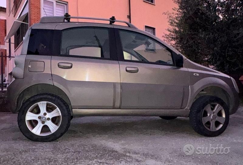 Marrone Usata 2009 Fiat Panda 4x4 Due volumi | 8000 € - Immagine 1/4