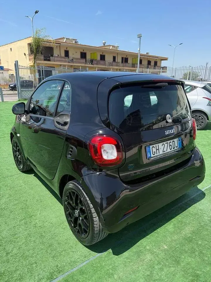 Usata Smart ForTwo Coupé Passion 41 kW (56 CV) 2020 Nero Utilitaria