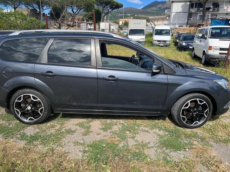Usata Ford Focus 90 CV (66 kW) 2008 Argento Station wagon