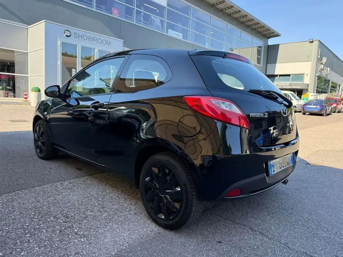 Usata Mazda 2 75 CV (55 kW) 2009 Nero Utilitaria