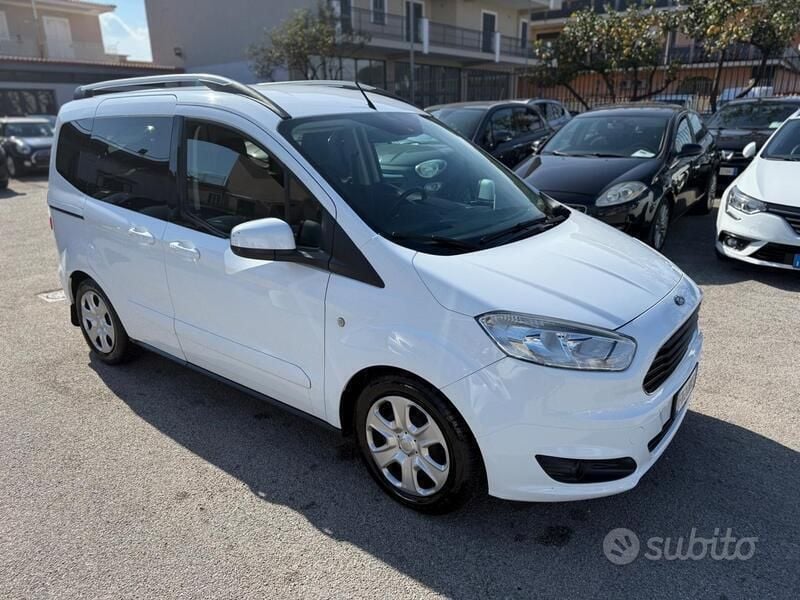 Usata Ford Tourneo Courier Titanium 95 CV (69 kW) 2017 Bianco Monovolume