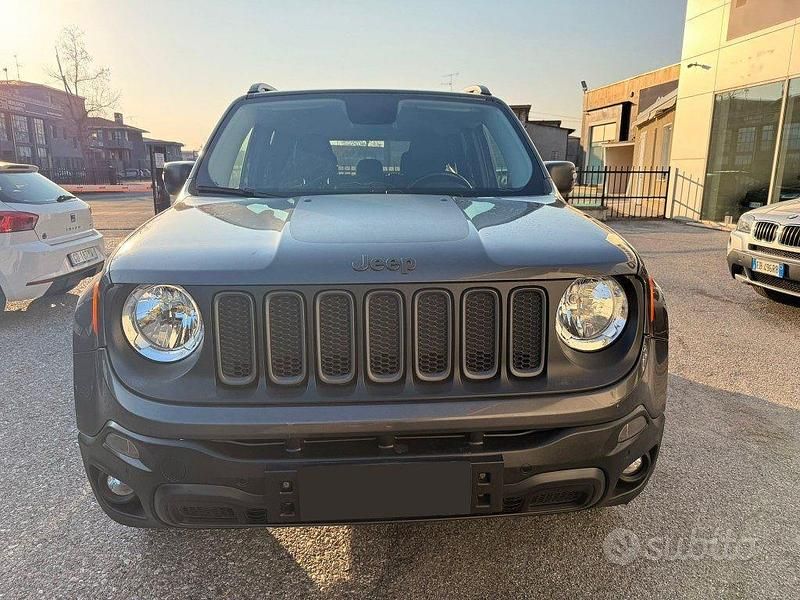 Usata Jeep Renegade Trailhawk 170 CV (125 kW) 2017 Grigio scuro SUV