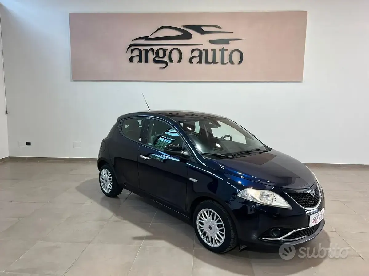 Usata Lancia Ypsilon Gold 69 CV (50 kW) 2017 Blu/azzurro Utilitaria