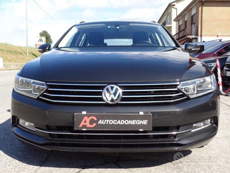Grigio Usata 2020 VW Passat Station wagon | 16.950 € (Ottimo prezzo) - Immagine 1/4
