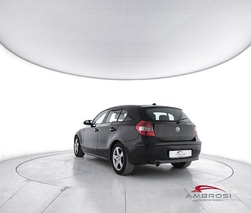 Usata BMW 120 163 CV (119 kW) 2008 Nero Utilitaria