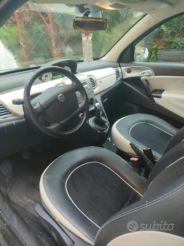 Usata Lancia Ypsilon 75 CV (55 kW) 2011 Nero Utilitaria