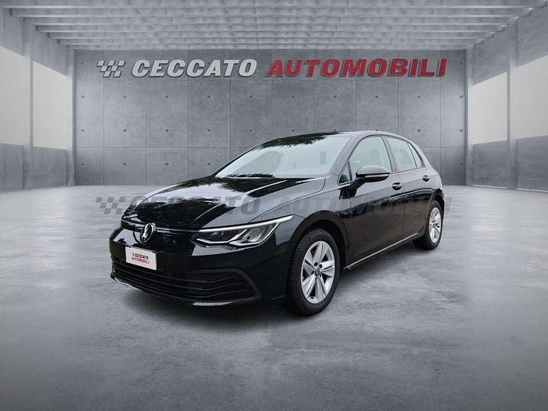 Grigio Usata 2024 VW Golf VIII Life Tre volumi | 19.201 € (Super prezzo) - Immagine 1/4