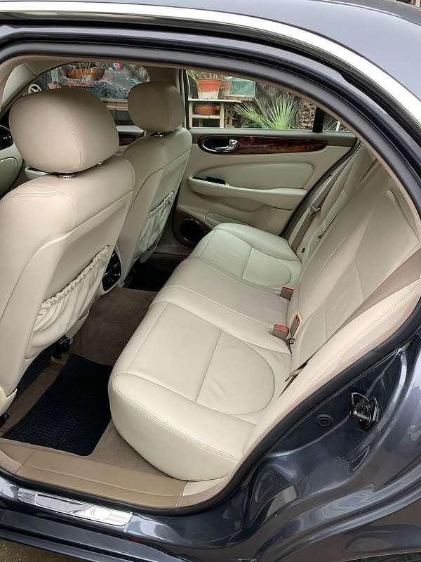 Usata Jaguar XJ8 258 CV (189 kW) 2004 Grigio Berlina