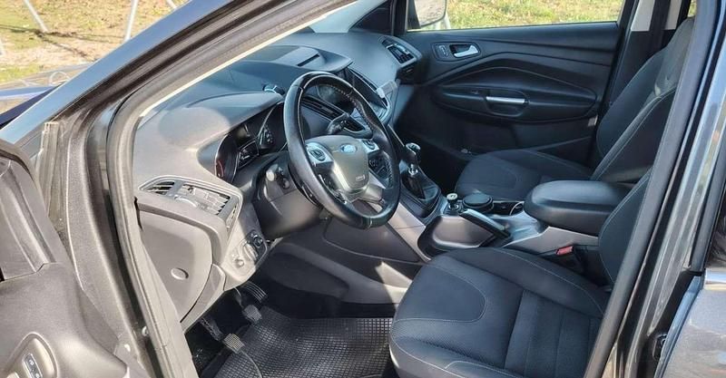 Grigio Usata 2016 Ford Kuga Titanium SUV | 9900 € (Buon prezzo) - Immagine 1/4