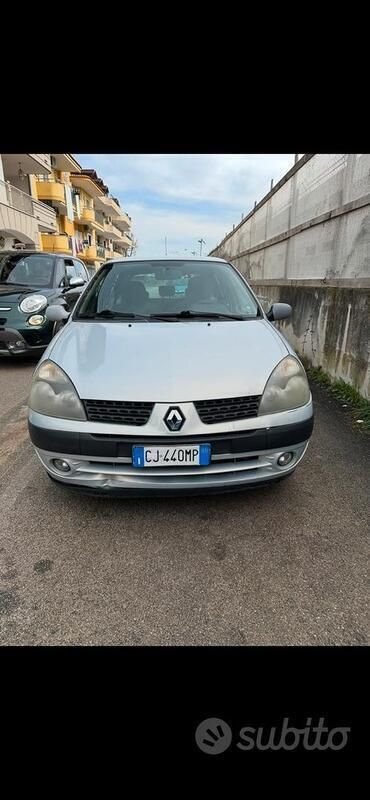 Usata 2003 Renault Clio II Tre volumi | 1100 € (Ottimo prezzo) - Immagine 1/4