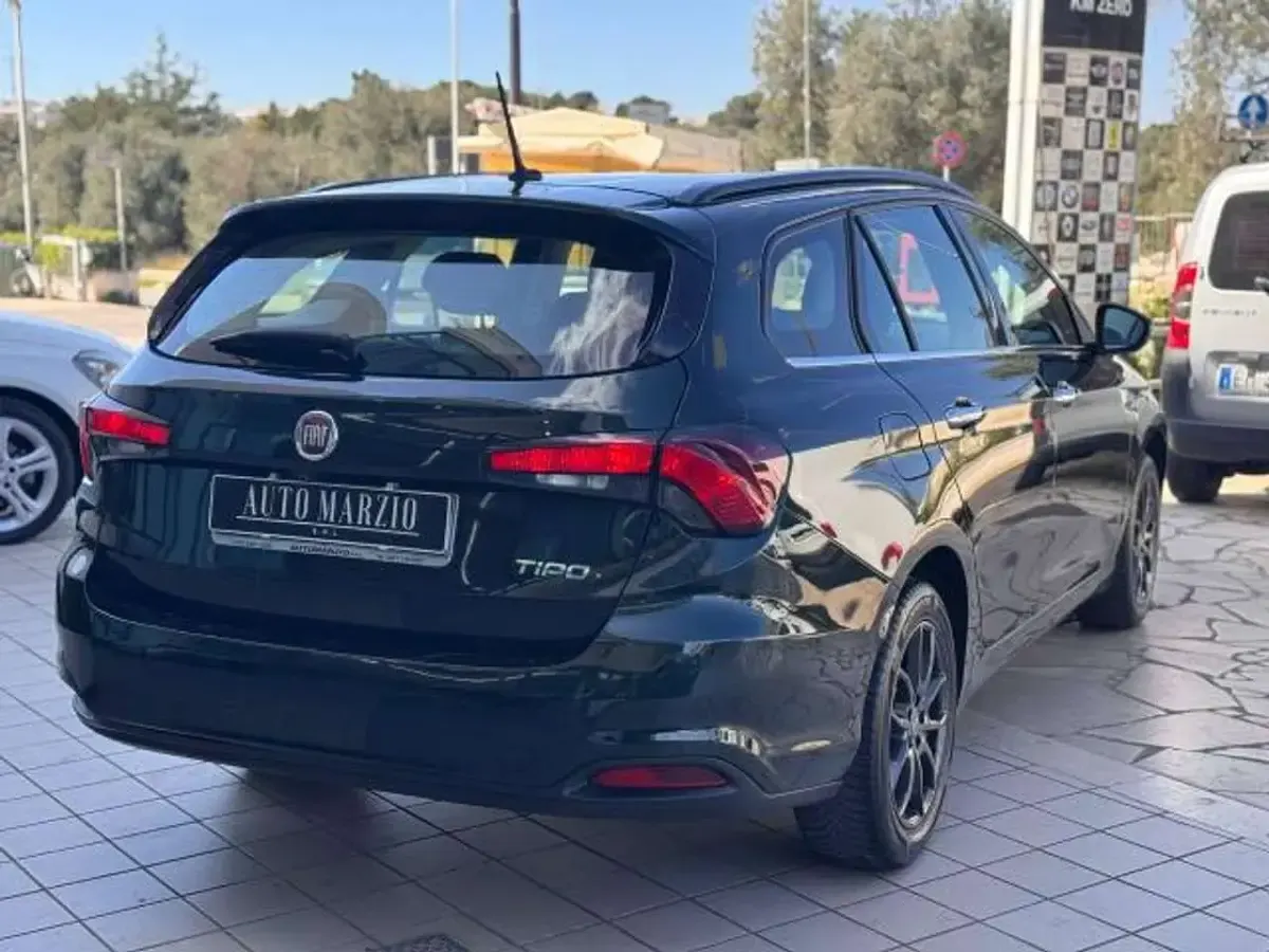 Usata Fiat Tipo Lounge 120 CV (88 kW) 2019 Verde Station wagon