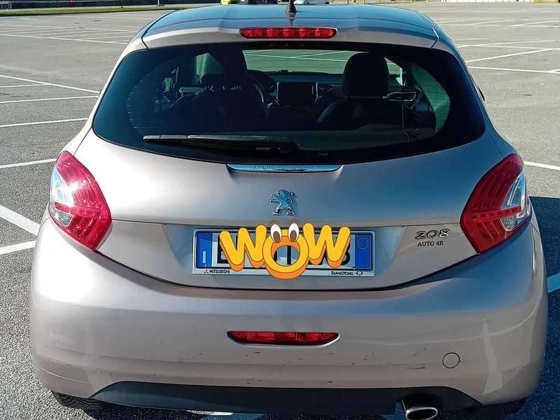 Usata Peugeot 208 Allure 82 CV (60 kW) 2013 Oro Utilitaria