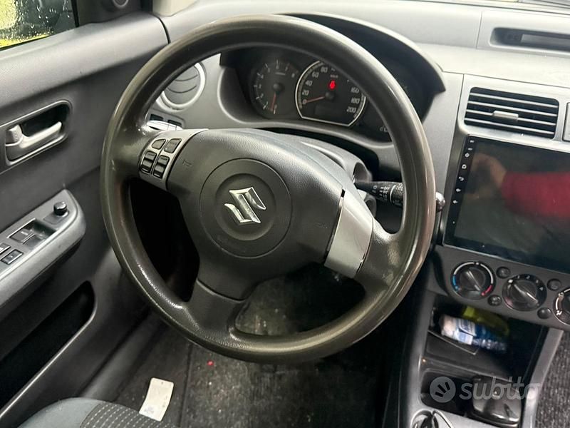 Usata Suzuki Swift 92 CV (67 kW) 2006 Grigio Utilitaria