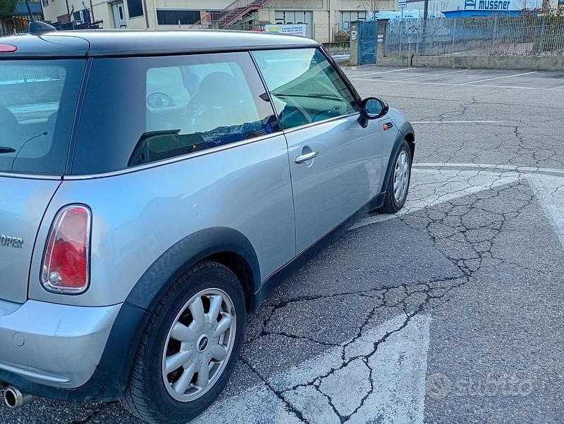 Usata Mini Cooper 116 CV (85 kW) 2006 Grigio Utilitaria