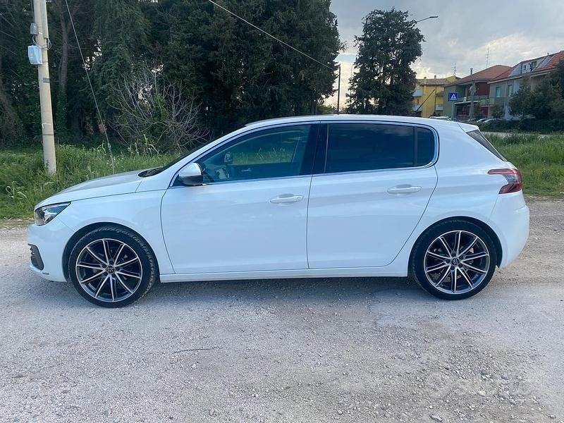 Occasion Peugeot 308 131 ch (96 kW) 2019 Blanc Berline