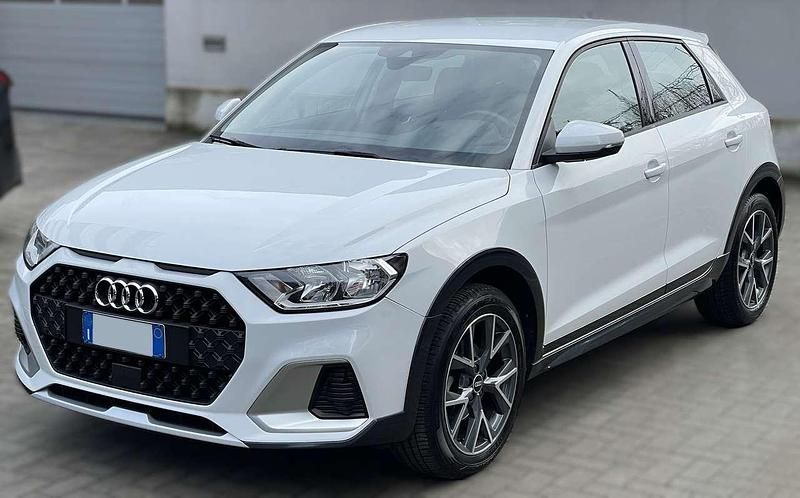 Usata Audi A1 Admired 110 CV (80 kW) 2021 Bianco ghiacciaio metallizzato SUV