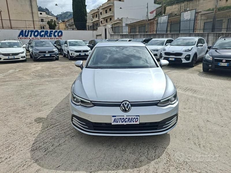 Usata VW Golf VIII Life 116 CV (85 kW) 2022 Grigio Berlina