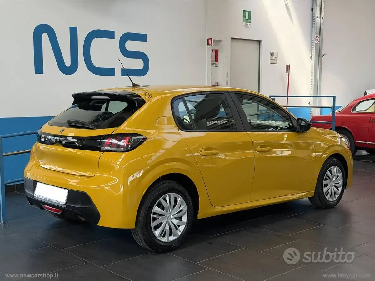 Usata Peugeot 208 Active 75 CV (55 kW) 2023 Giallo Utilitaria