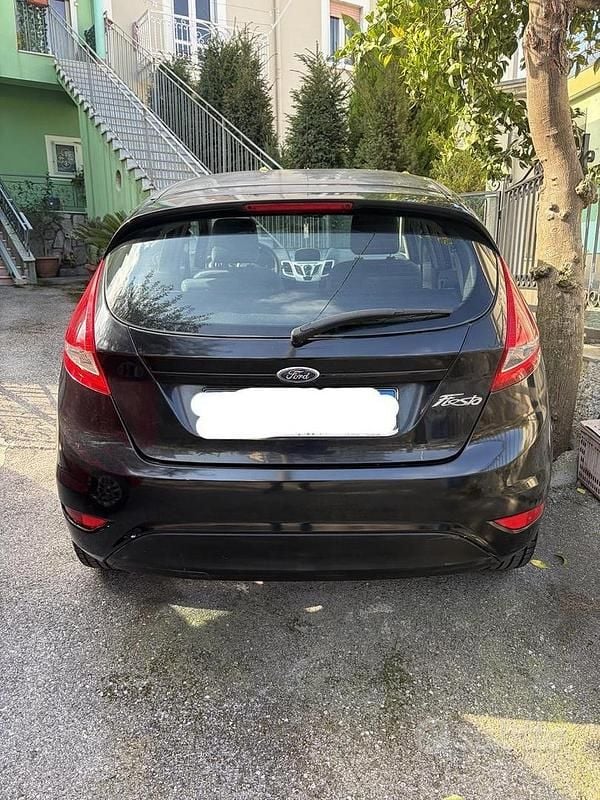 Usata Ford Fiesta 70 CV (51 kW) 2011 Nero Utilitaria