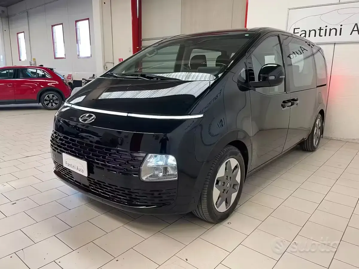Usata Hyundai Staria 177 CV (130 kW) 2023 Nero Monovolume