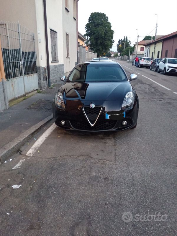 Nero Usata 2017 Alfa Romeo Giulietta Due volumi | 8500 € (Buon prezzo) - Immagine 1/4