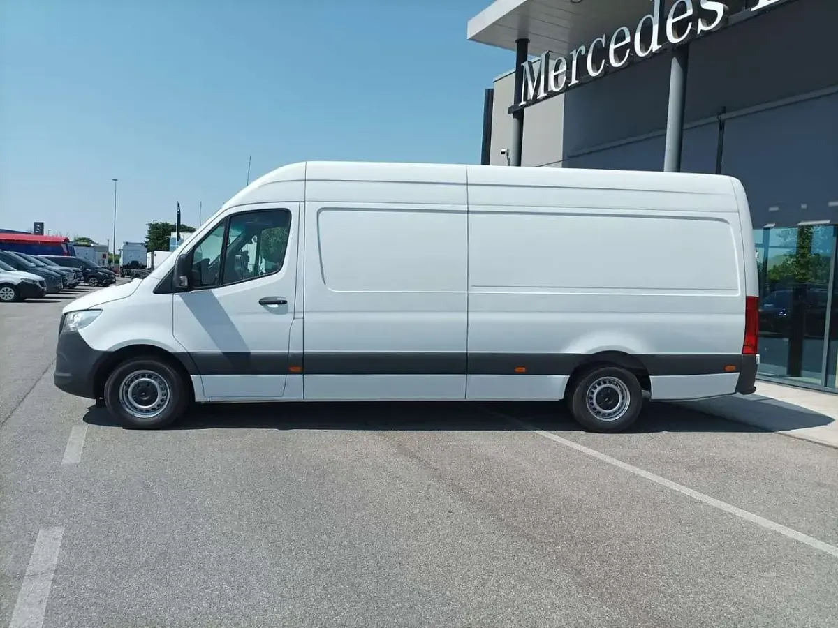 Usata Mercedes Sprinter 150 CV (110 kW) 2021 Bianco artico Furgone