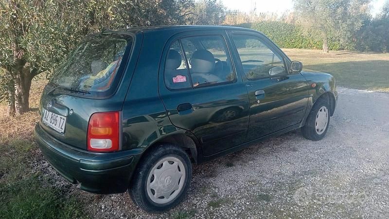 Usata Nissan Micra 57 CV (41 kW) 1999 Verde Berlina