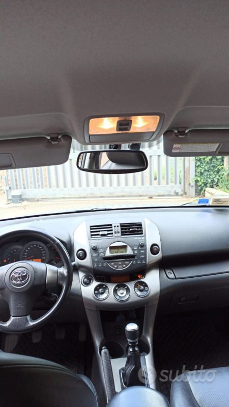 Usata Toyota RAV4 128 CV (94 kW) 2008 Grigio SUV