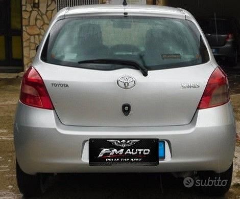 Usata Toyota Yaris 90 CV (66 kW) 2008 Grigio Utilitaria