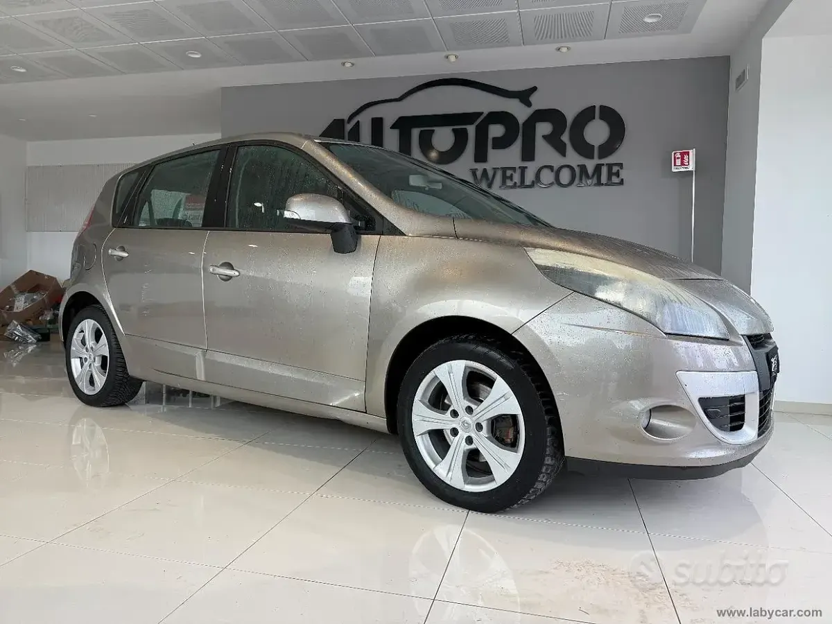 Usata Renault Scénic Dynamique 110 CV (80 kW) 2011 Beige Monovolume