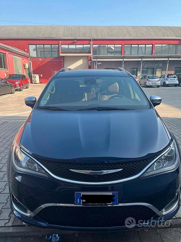Blu Usata 2018 Chrysler Pacifica Limited Tre volumi | 28.000 € - Immagine 1/4