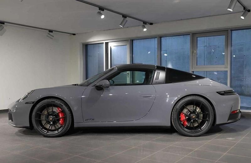 Usata Porsche 911 541 CV (397 kW) 2025 Grigio pastello Utilitaria