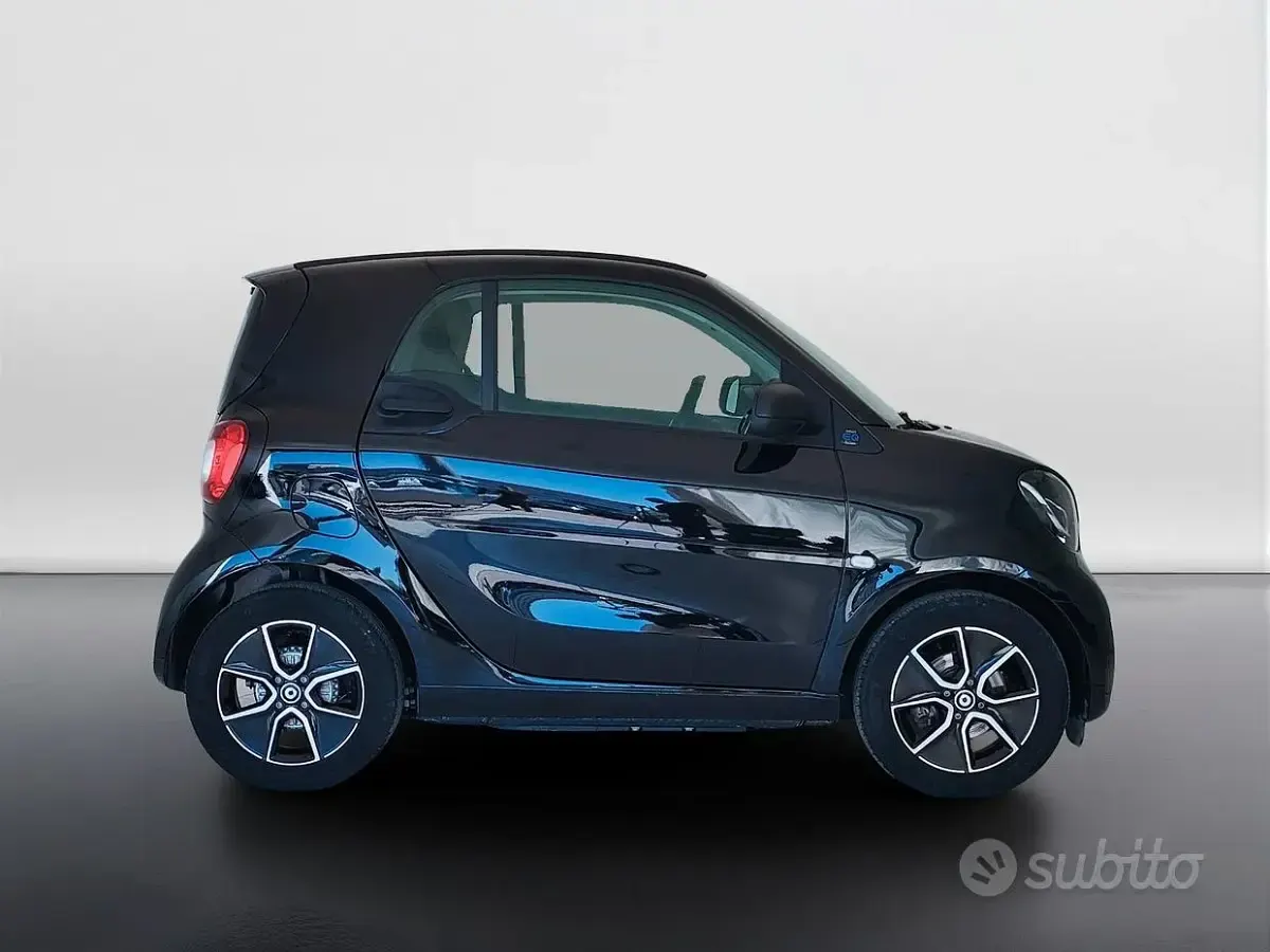 Usata Smart ForTwo Electric Drive Passion 41 kW (56 CV) 2023 Nero Berlina