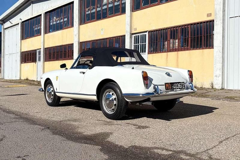 Käytetty Alfa Romeo Giulia Spider 91 HP (66 kW) 1963 Valkoinen Avoauto