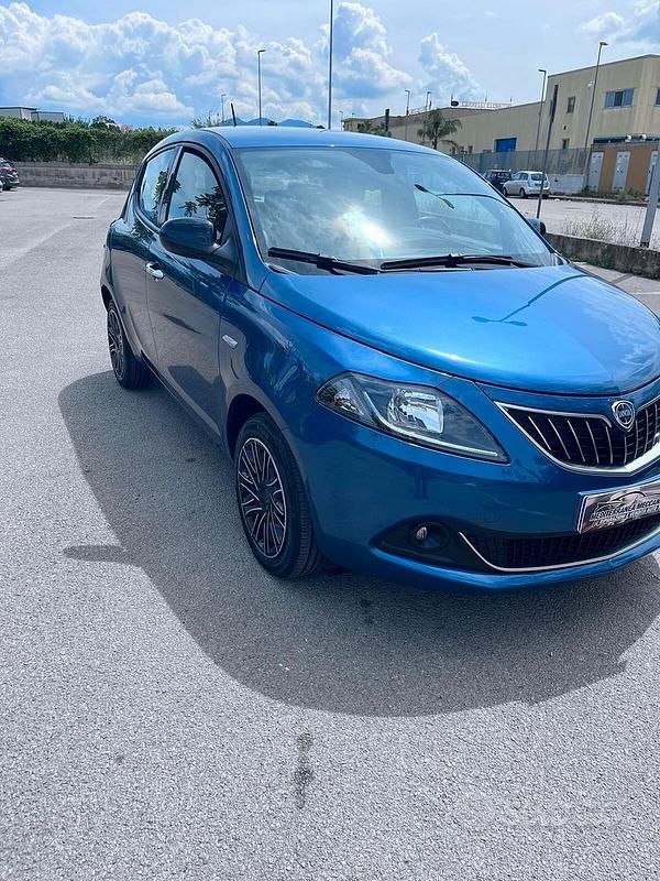 Usata Lancia Ypsilon 69 CV (50 kW) 2023 Blu Utilitaria