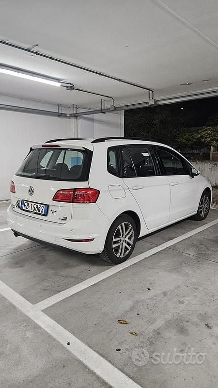Usata VW Golf Sportsvan 110 CV (80 kW) 2015 Bianco Monovolume