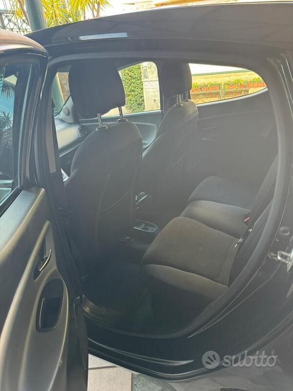 Usata Lancia Ypsilon 80 CV (58 kW) 2013 Nero Utilitaria