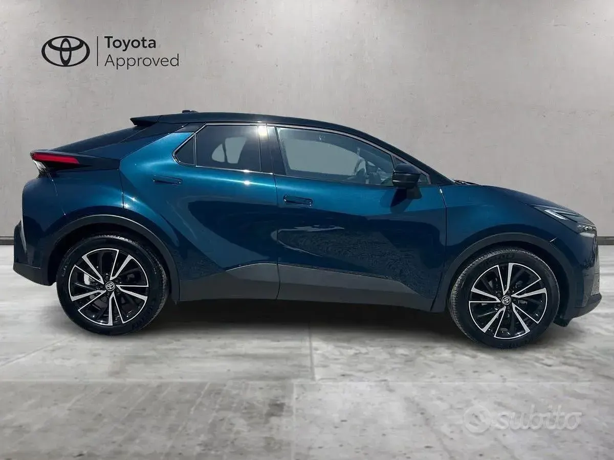 Usata Toyota C-HR Lounge 98 CV (72 kW) 2024 Blu SUV
