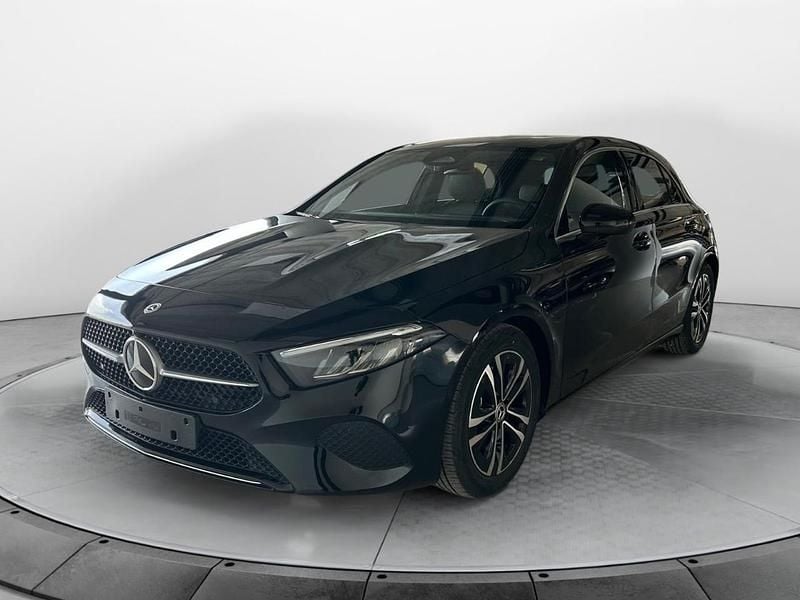 Nero Nuova 2026 Mercedes A180 Advanced Utilitaria | 35.900 € (Buon prezzo) - Immagine 1/4