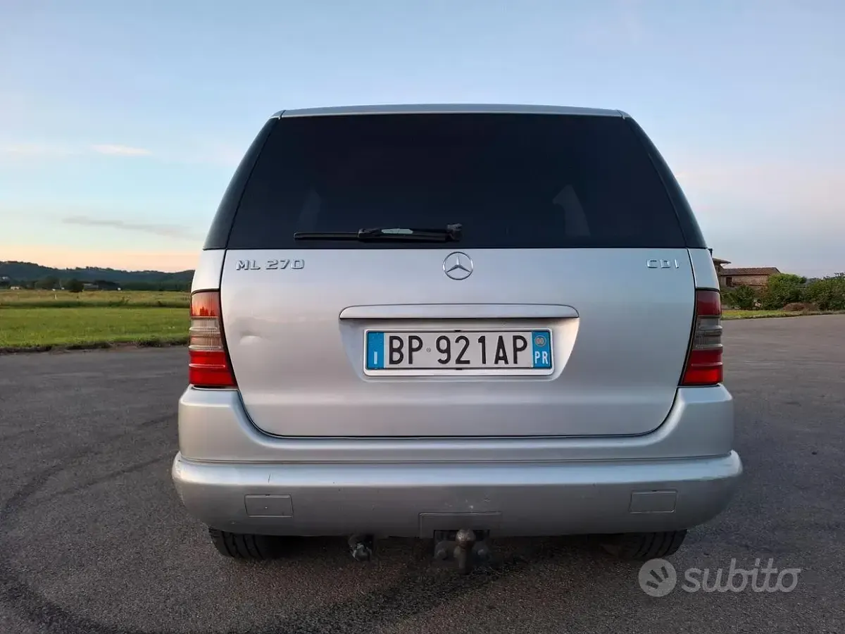 Usata Mercedes ML270 163 CV (119 kW) 2000 Grigio SUV