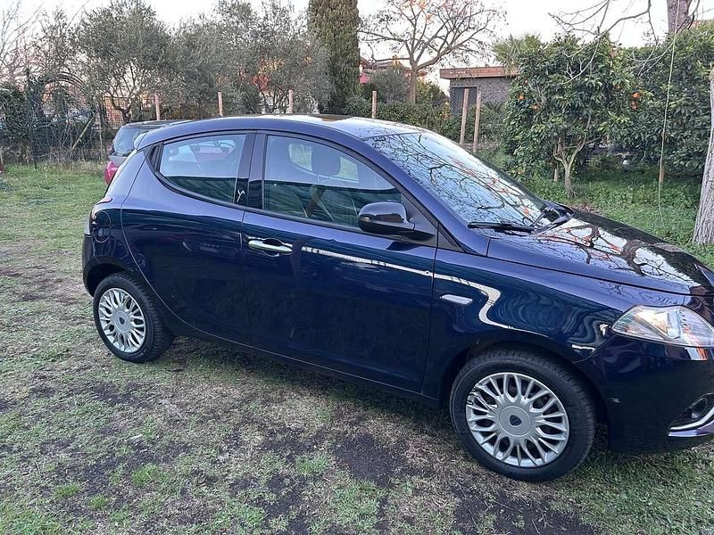 Usata Lancia Ypsilon Platinum 69 CV (50 kW) 2017 Other Utilitaria