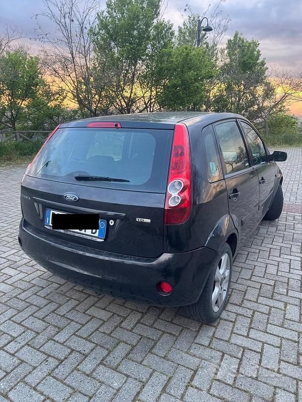 Usata Ford Fiesta 68 CV (50 kW) 2008 Nero Utilitaria