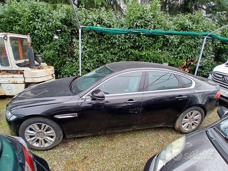 Usata Jaguar XF 180 CV (132 kW) 2018 Nero Berlina
