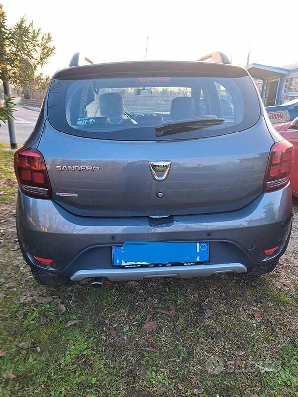 Grigio Usata 2017 Dacia Duster SUV | 8400 € (Super prezzo) - Immagine 1/4
