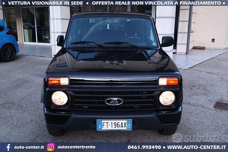 Usata Lada Urban 83 CV (61 kW) 2018 Nero SUV