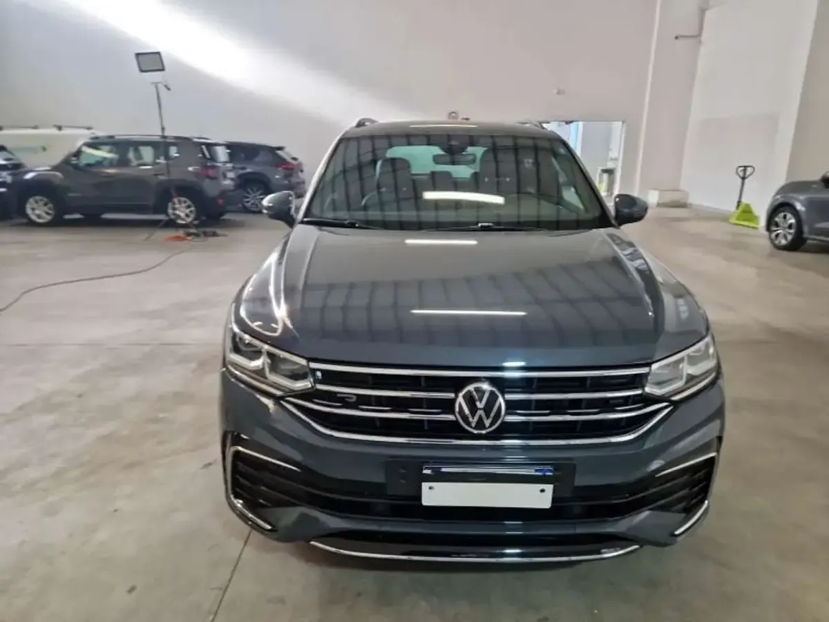 Usata VW Tiguan R-line 150 CV (110 kW) 2021 Grigio SUV