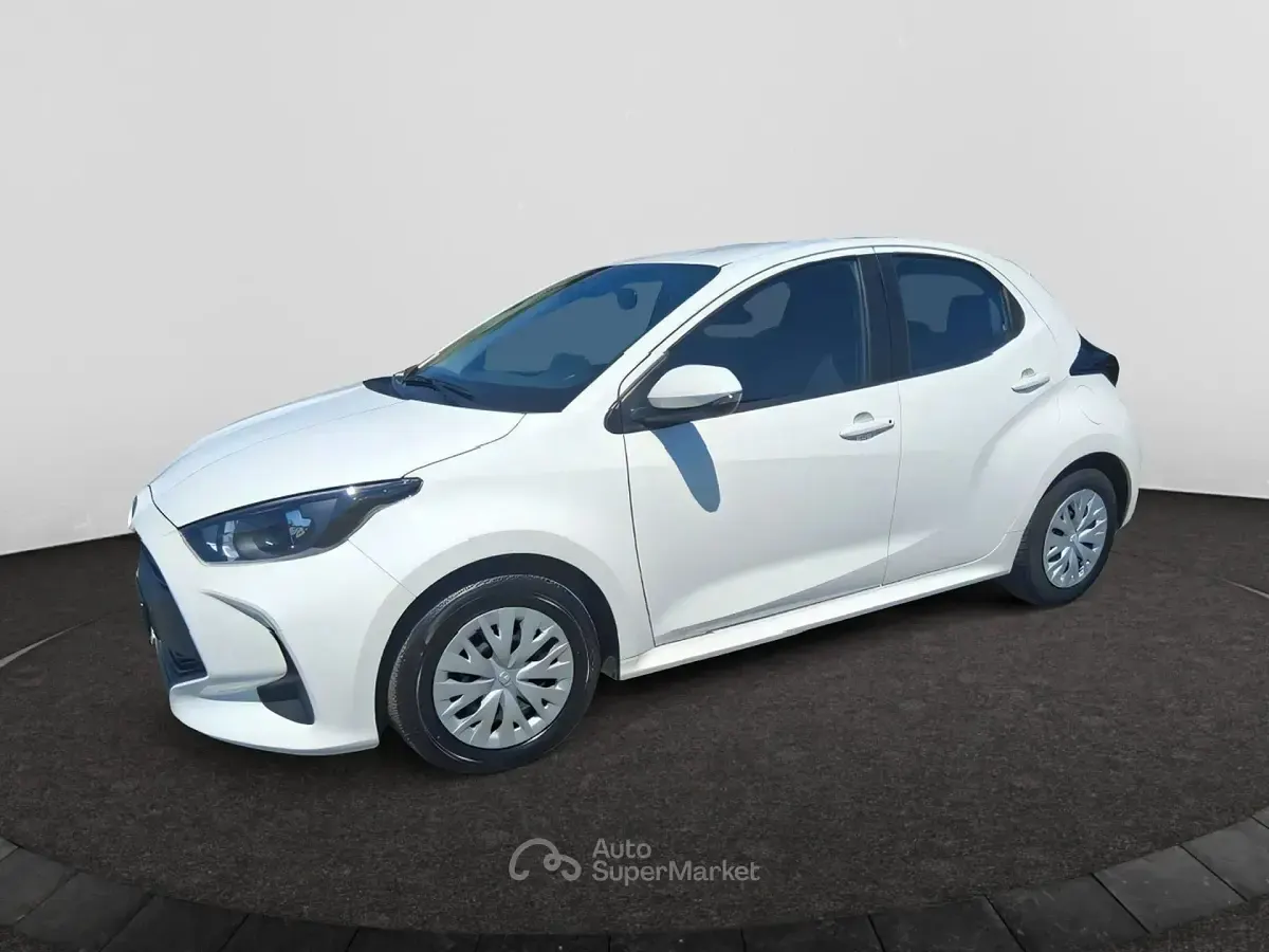 Usata Toyota Yaris Hybrid Active 92 CV (67 kW) 2024 Bianco Berlina