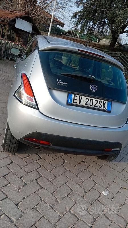 Usata Lancia Ypsilon 85 CV (62 kW) 2014 Grigio Utilitaria