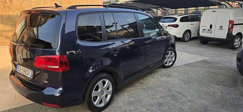 Usata VW Touran Comfortline 105 CV (77 kW) 2014 Blu/azzurro Monovolume